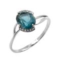 Кольцо из серебра с пл.кварцем цв.лондон-топаз и фианитами родированное