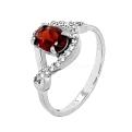 Кольцо из серебра с пл.кварцем цв.гранат и фианитами родированное