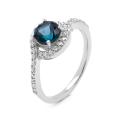 Кольцо из серебра с нат.лондон топазом и фианитами родированное