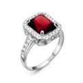 Кольцо из серебра с пл. кварцем цв. рубин и фианитами родированное