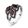 Кольцо из серебра с натуральными и синтетическими гранатами родированное