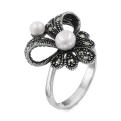 Кольцо из чернёного серебра с культ.жемчугом и марказитами