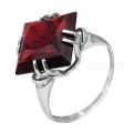 Кольцо из серебра с ситаллом гранат родированное
