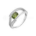 Кольцо из серебра с гт.оливином и фианитами родированное