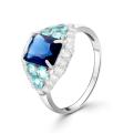 Кольцо из серебра с пл. кварцем цв. сапфир и фианитами родированное