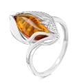 Кольцо из серебра с пресс. нат. янтарем родированное