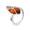 Кольцо из серебра с прес. нат. янтарем родированное