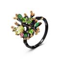 Кольцо из серебра с нат.хризолитом, хризопразом,родолитом и золочением родированное