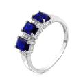 Кольцо из серебра с пл.кварцем цв.сапфир и фианитами родированное