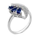 Кольцо из серебра с пл.кварцем цв.сапфир и фианитами родированное