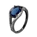 Кольцо из чернёного серебра с пл.кварцем цв.сапфир и фианитами