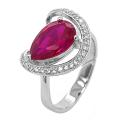 Кольцо из серебра с рубиновым корундом и фианитами родированное