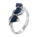 Кольцо из серебра с сапфировым корундом и фианитами родированное