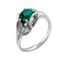 Кольцо из серебра с пл. кварцем цв. изумруд и фианитами родированное