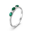 Кольцо из серебра с изумрудом и фианитами родированное