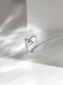 Кольцо из серебра с фианитами родированное - Треугольник