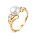 Кольцо из золочёного серебра с культ. белым жемчугом и фианитами