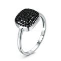 Кольцо из серебра с чёрной шпинелью родированное