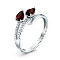 Кольцо из серебра с натуральным гранатом и фианитами родированное