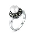 Кольцо из чернёного серебра с культивированным жемчугом и марказитами