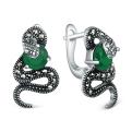 Серьги змеи из чернёного серебра с плавленым кварцем цвета зелёный и марказитами