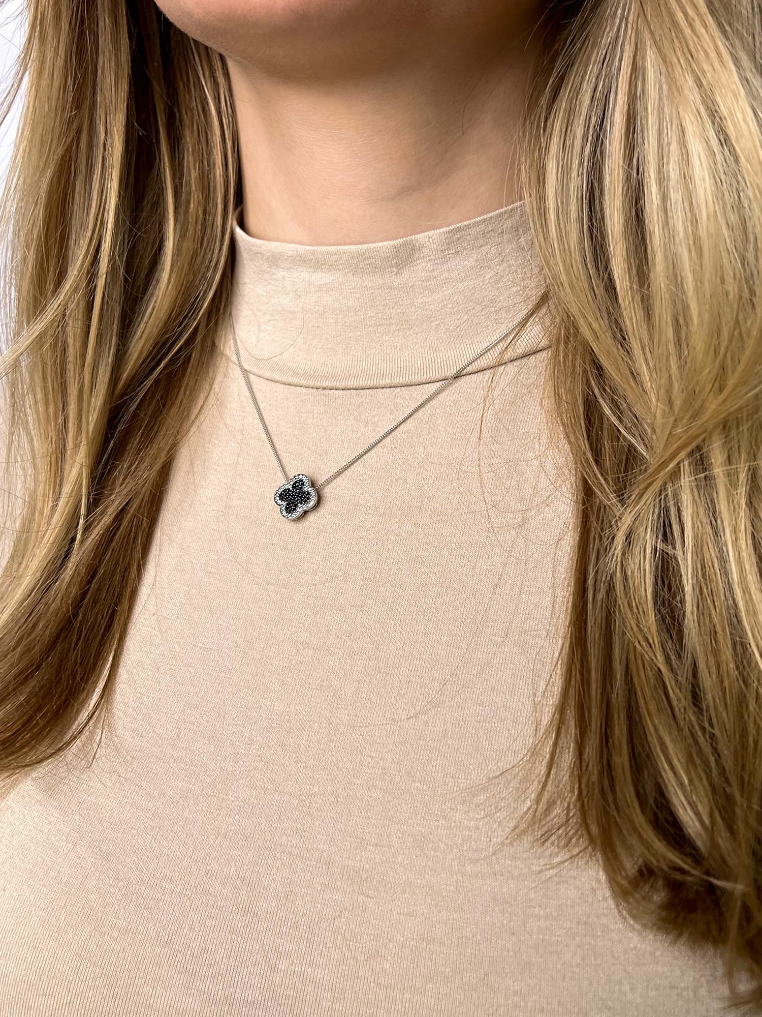 Подвеска-бегунок клевер из серебра с натуральной шпинелью и фианитами родированная