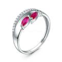 Кольцо из серебра с синтетическим рубином и фианитами родированное
