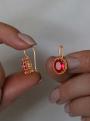 Серьги из золочёного серебра с плавленым кварцем цвета рубин
