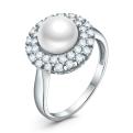 Кольцо из серебра с культивированным жемчугом и фианитами родированное