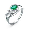 Кольцо из серебра с зелёным агатом и фианитами родированное