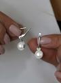 Серьги из серебра с культивированным жемчугом и фианитами родированные