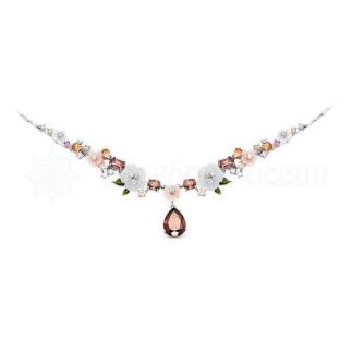 Колье из серебра с перламутром, синт.родолитом, юв.стеклом, куб.цирконием и эмалью родированное