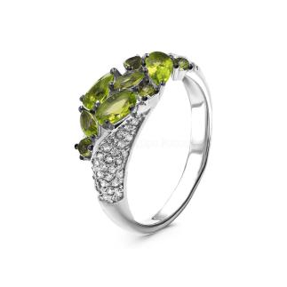 Кольцо из серебра с пл. кварцем цв. хризолит и фианитами родированное