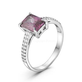 Кольцо из серебра с синт. александритом и фианитами родированное