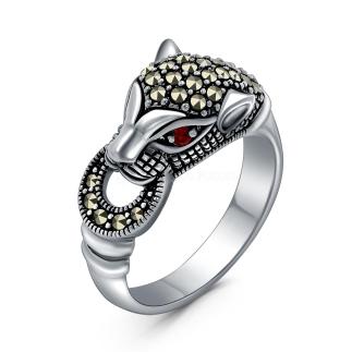 Кольцо из чернёного серебра с натуральным гранатом и марказитами