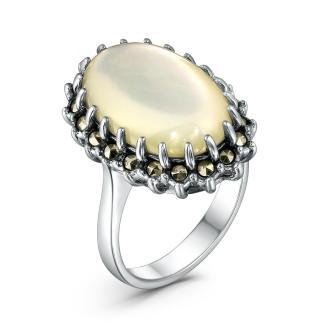 Кольцо из чернёного серебра с натуральным перламутром и марказитами