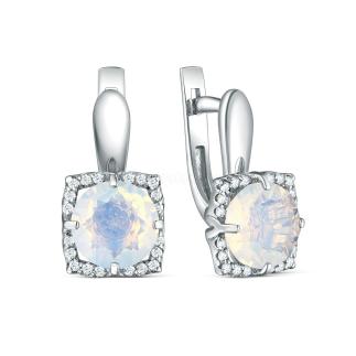 Серьги из серебра с плавленым кварцем цвета лунный молочный и фианитами родированные