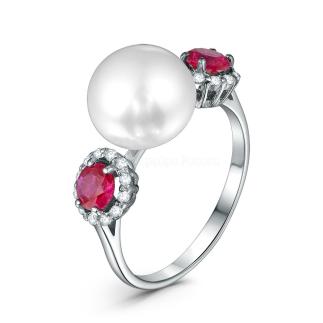 Кольцо из серебра с культивированным жемчугом, синтетическим рубином и фианитами родированное