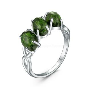 Кольцо из серебра с зелёным янтарём родированное