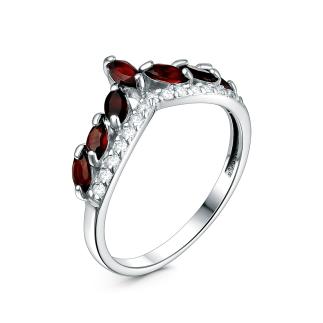 Кольцо из серебра с гранатом и фианитами родированное