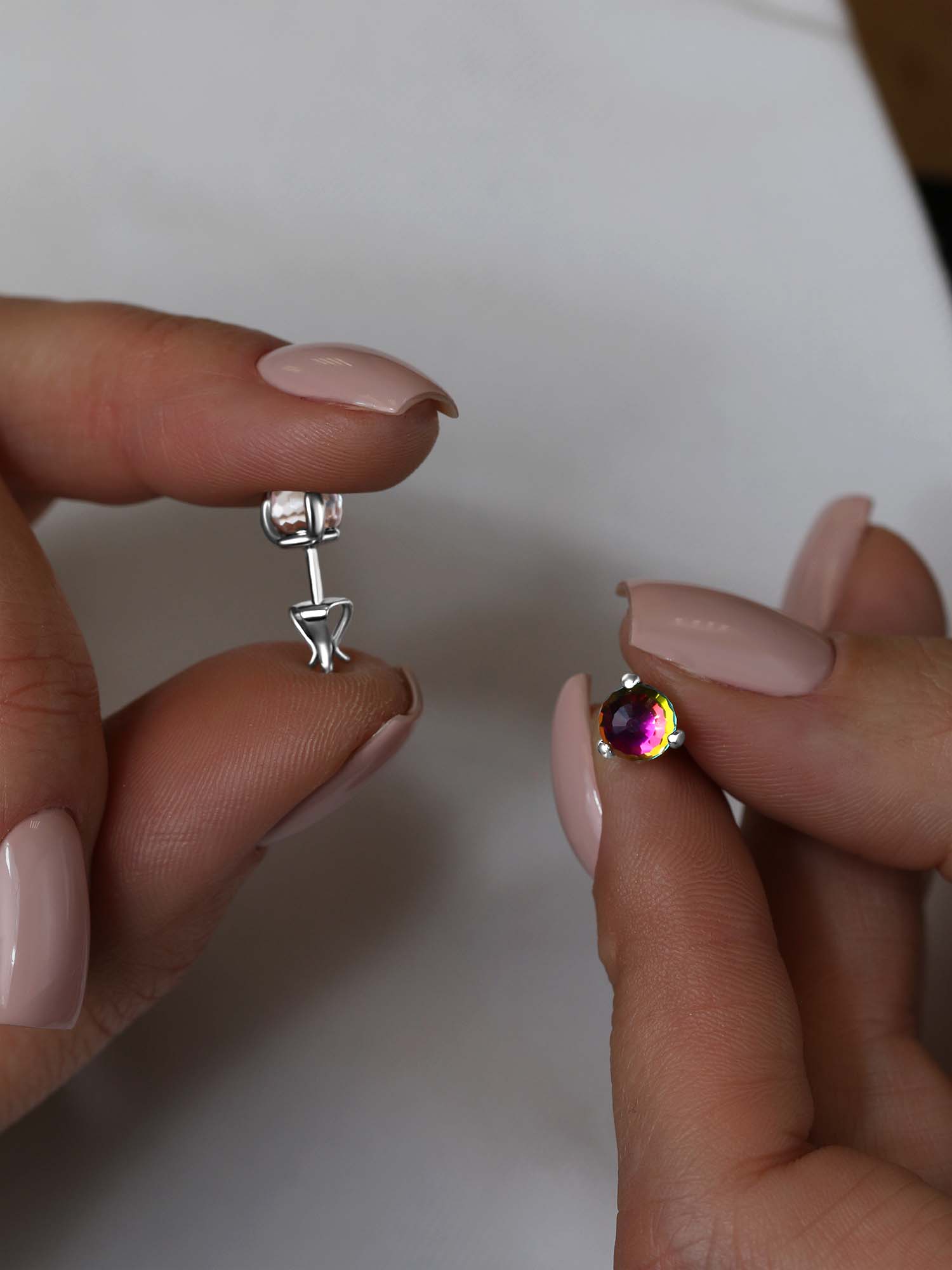 Серьги-пусеты из серебра с кристаллами Swarovski родированные