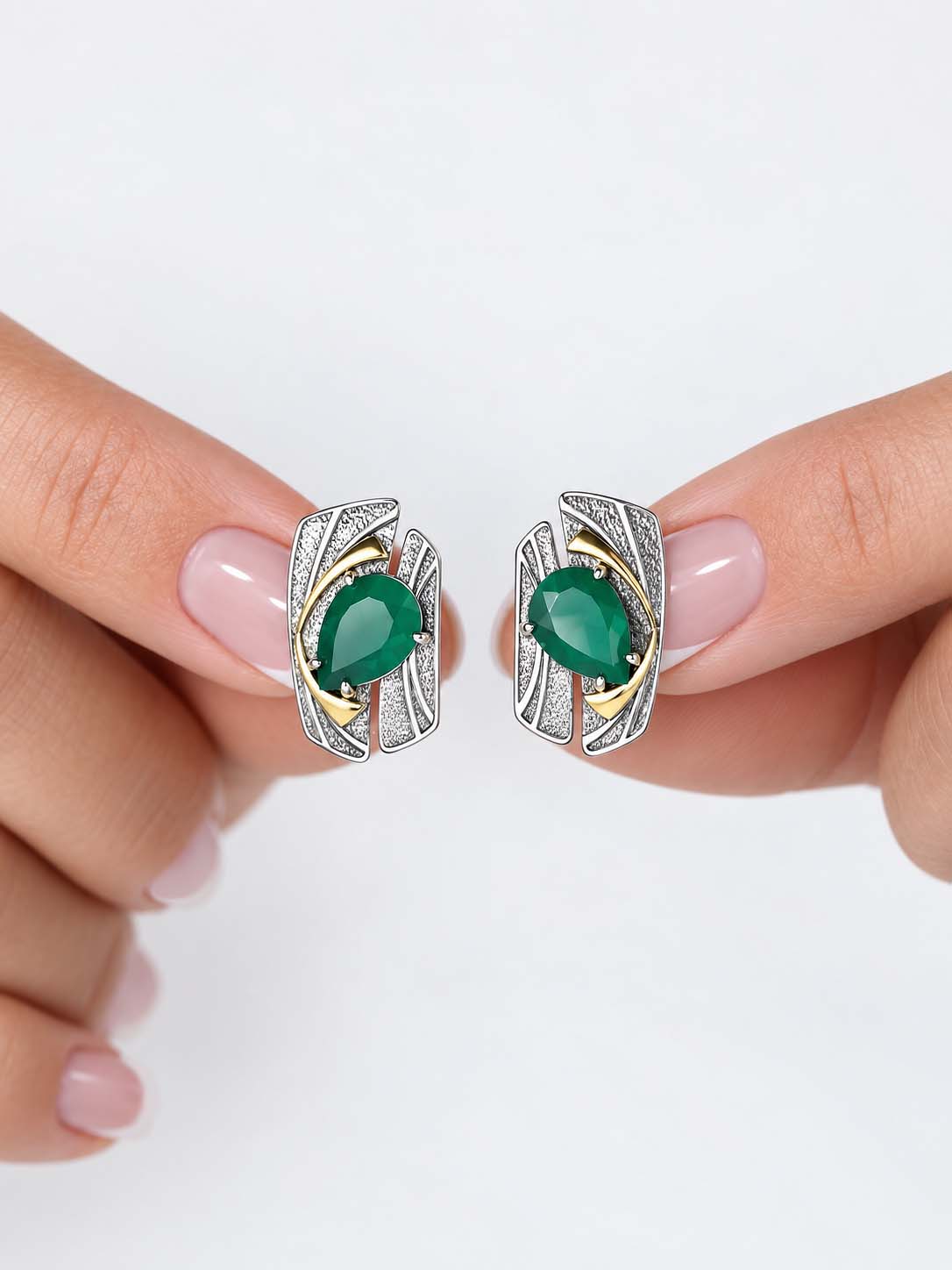 Серьги из чернёного серебра с зелёным агатом и золочением