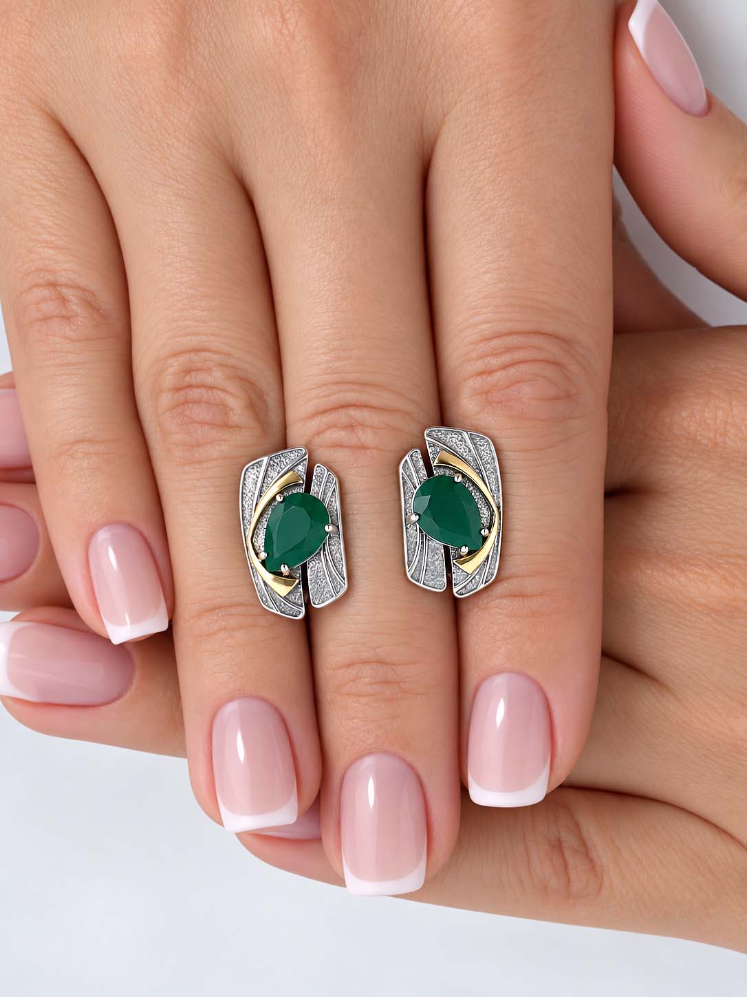 Серьги из чернёного серебра с зелёным агатом и золочением