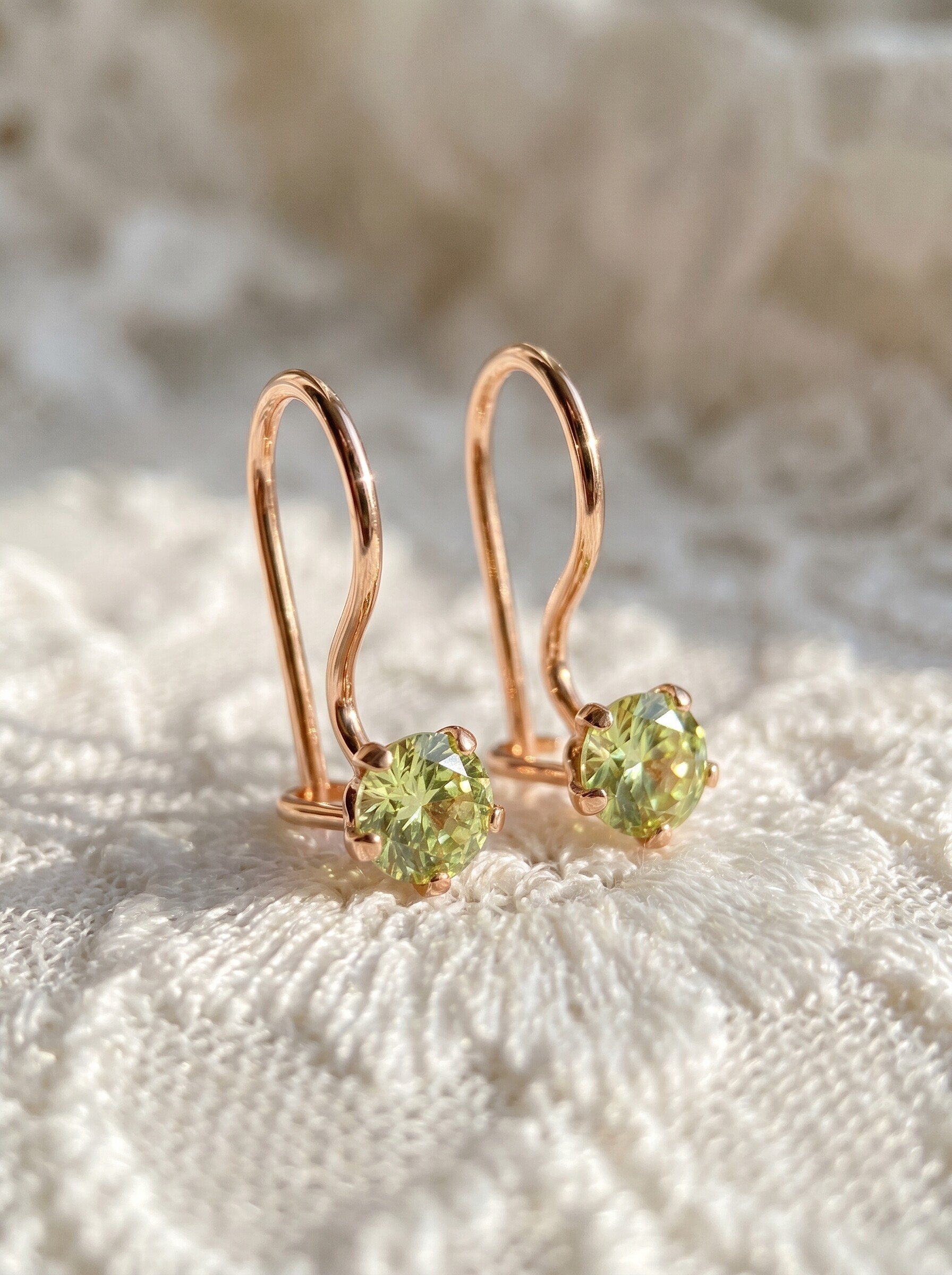 Серьги из золочёного серебра с фианитами