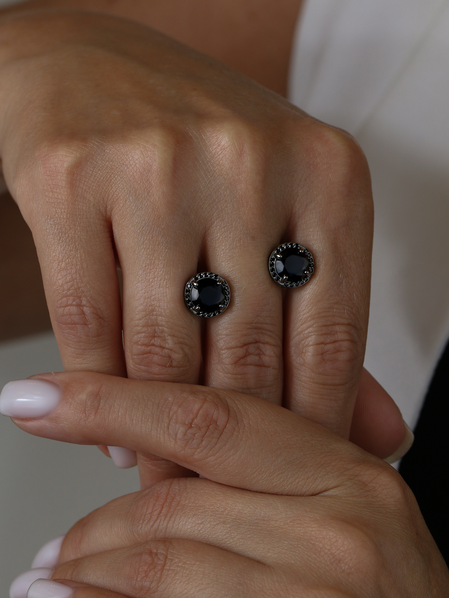 Серьги-пусеты из серебра с нат.шпинелью родированные