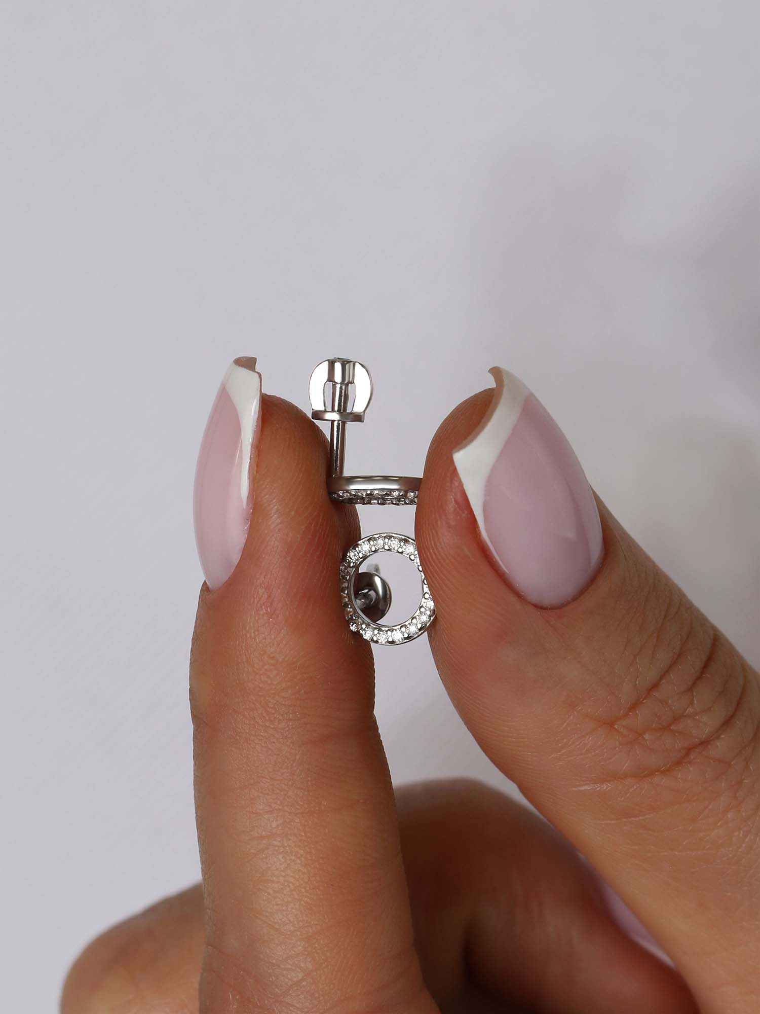 Серьги-пусеты из серебра с фианитами родированные