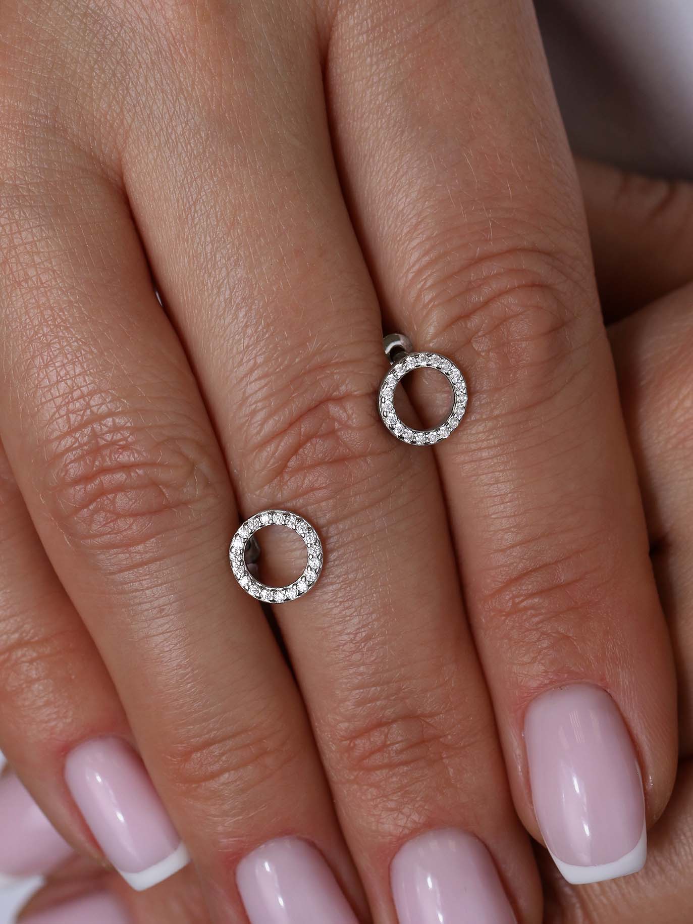 Серьги-пусеты из серебра с фианитами родированные