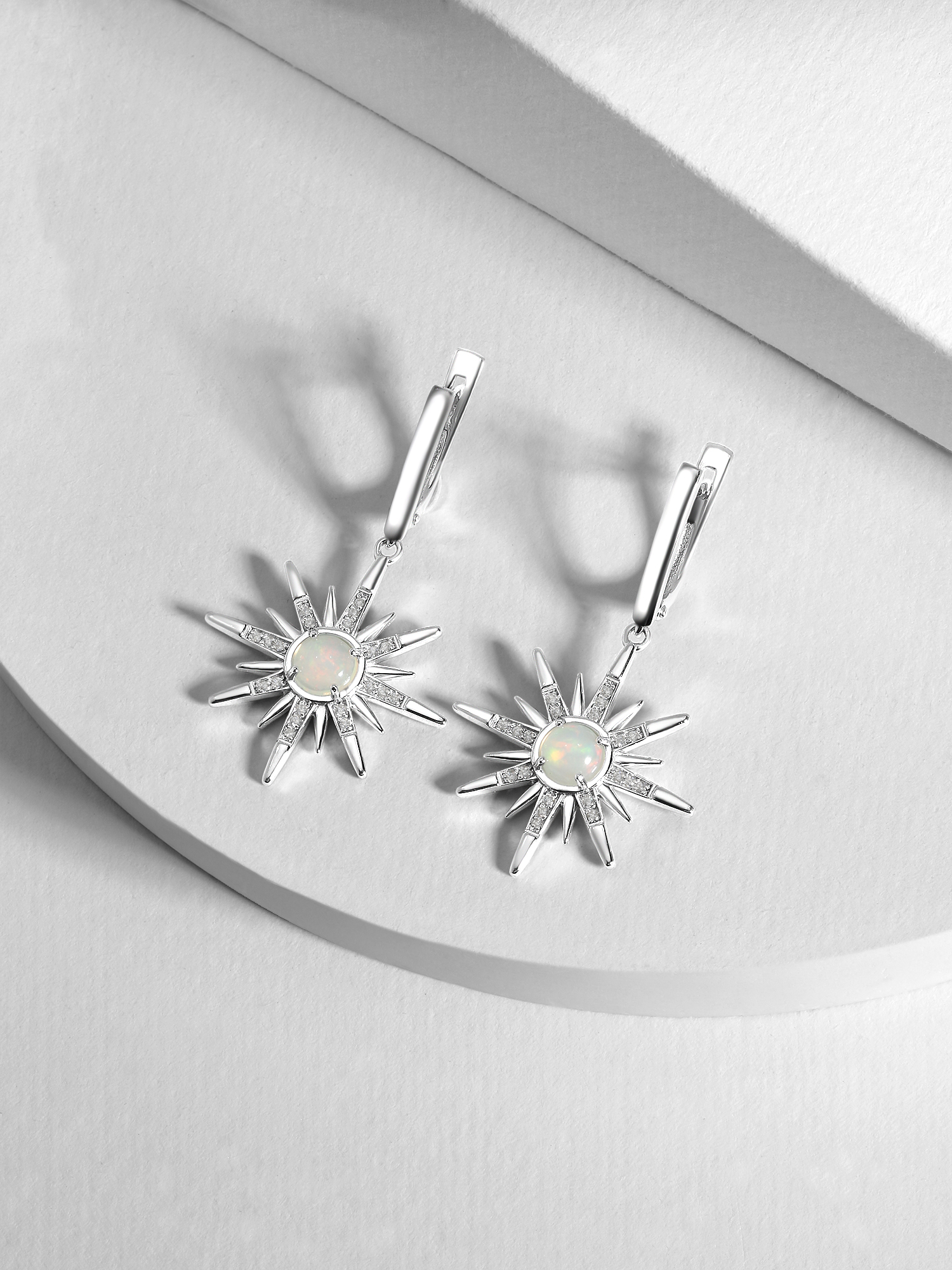 Серьги длинные Солнце из серебра с натуральным эфиопским опалом и фианитами родированные