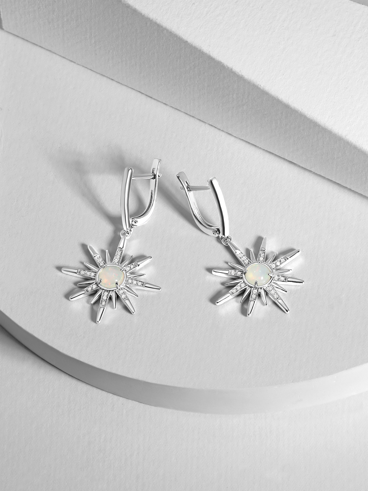 Серьги длинные Солнце из серебра с натуральным эфиопским опалом и фианитами родированные