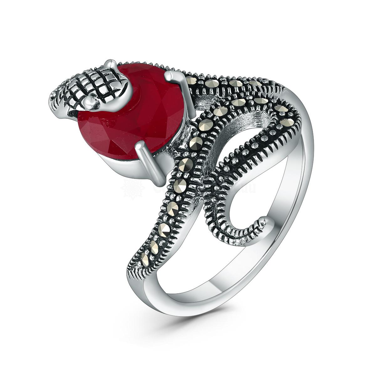 Кольцо змея из чернёного серебра с плавленым кварцем цвета рубин и марказитами GAR3130р